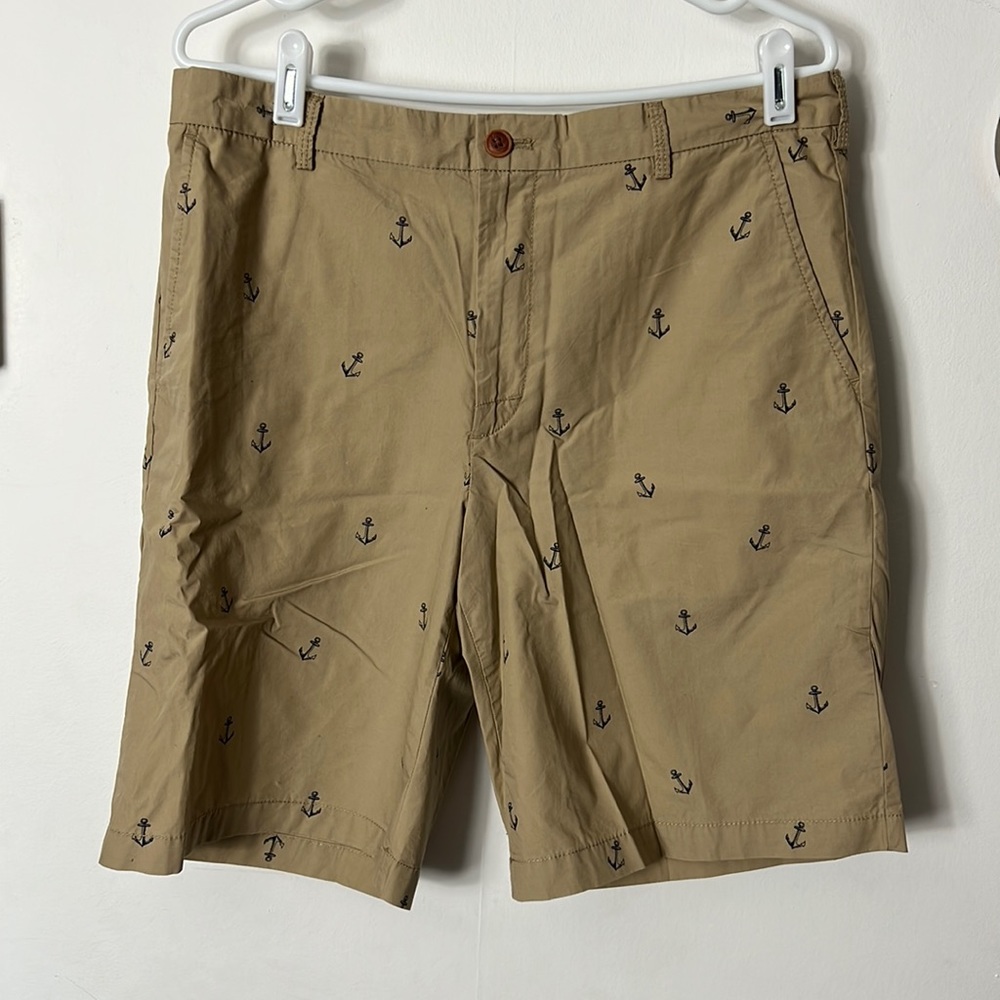 Mens IZOD chinos with anchors
